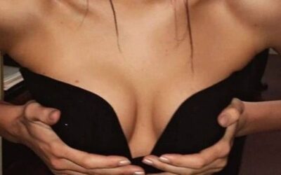 6 Reasons Why Small Breasts Are Trendy In 2020