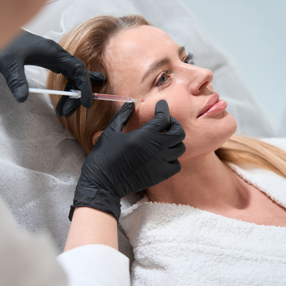 Patient Consultation at Refine Plastic Surgery Bellevue