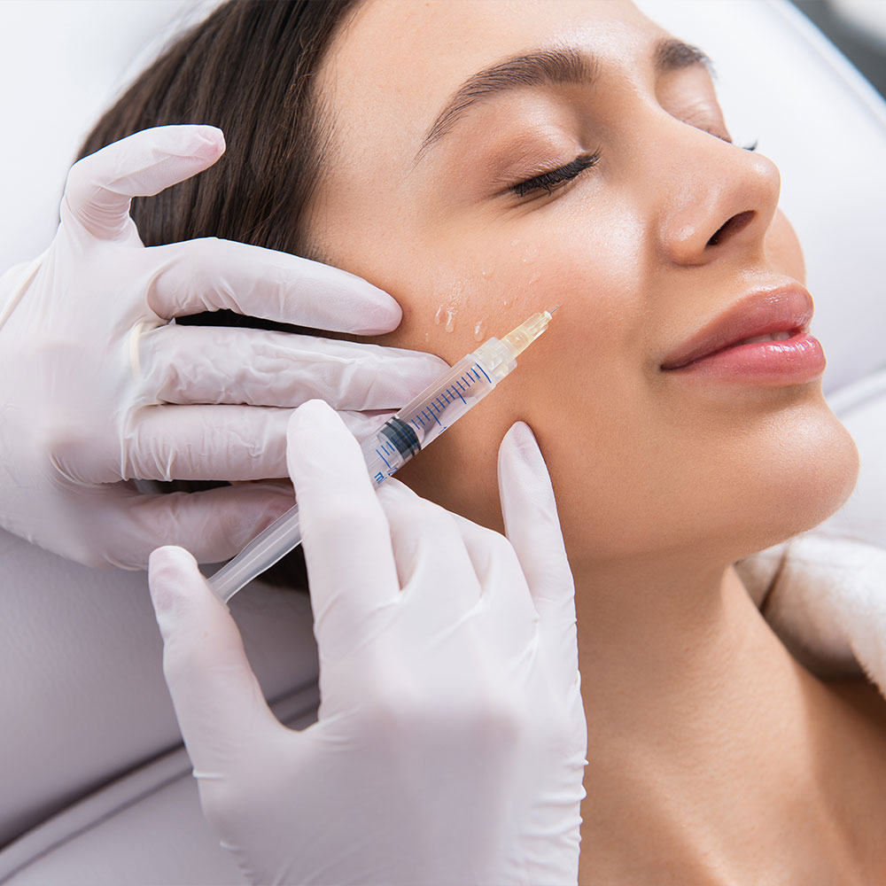Patient Consultation at Refine Plastic Surgery Bellevue
