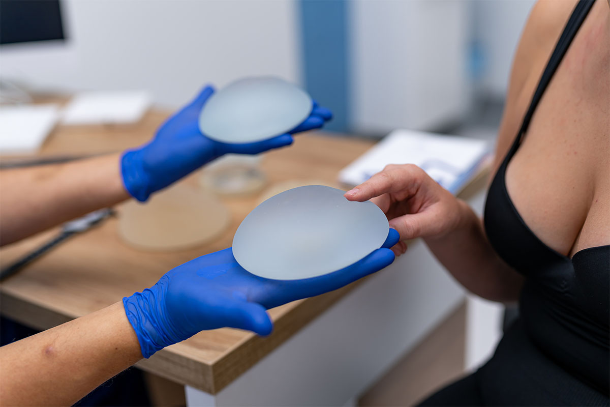 Patient Consultation at Refine Plastic Surgery Bellevue